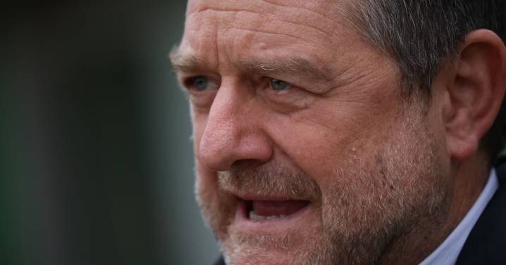 Orrego refuerza su numeroso equipo de abogados y arremete para trasladar Procultura desde Antofagasta a Santiago