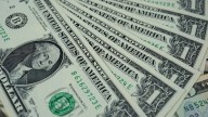 El dólar frena la caída pero sigue bajo los $1.350, a la espera de fuertes liquidaciones del agro