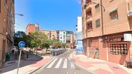 Aparca en la acera en Zaragoza y acaba detenido por conducir sin puntos y falsificar un permiso