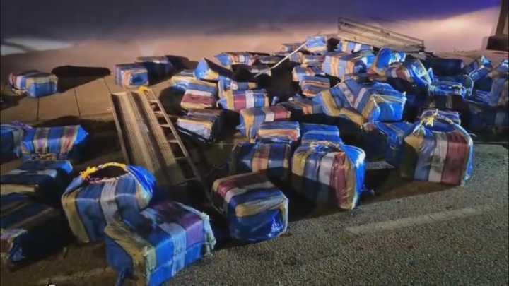 O alixo de cocaína na Pobra supera os 3.500 quilos, trasladados a Galicia nun narcosubmarino