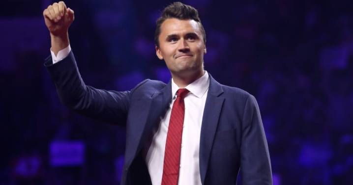 Atacan a balazos a Charlie Kirk, conocido activista político en EU