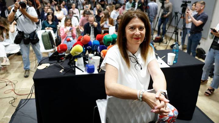 Leire Díez acusa al ministro Óscar López de haber maniobrado con las saunas del suegro contra Sánchez