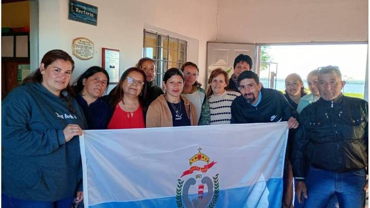 De un aula a un emblema: la historia de la bandera de Santa Elena, nacida en una escuela humilde a orillas del Paraná