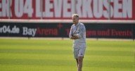 Bayer Leverkusen starts again with a new coach after two games under Ten Hag