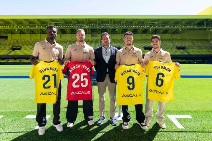 Los nuevos fichajes del Villarreal CF se estrenan oficialmente ante la afición