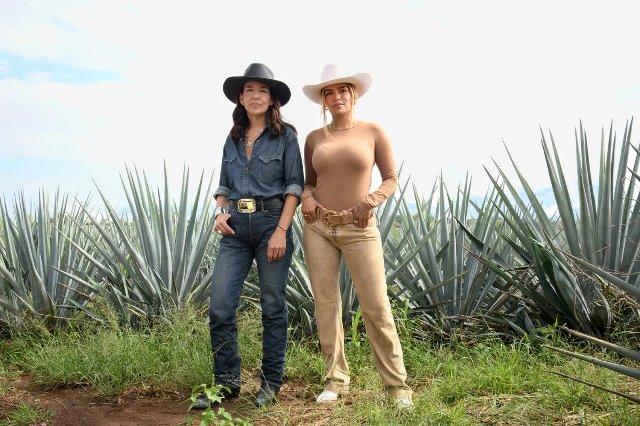 Karol G y Casa Dragones hacen el brindis más cool