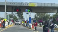 Mototaxistas toman la caseta de Tepotzotlán y liberan el paso en la México