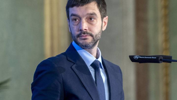 Bustinduy denuncia el "modus operandi" de "amenaza" y "chantaje" de Ryanair: "No hay oligarca que vaya a intimidarme"
