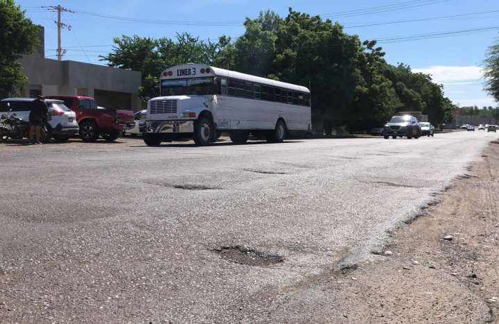 Calle Base se encuentra en deplorables condiciones