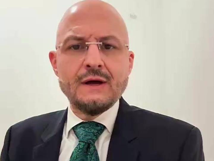 El hipnotizador John Milton sufre asalto en carretera y le roban camioneta; este es su estado de salud