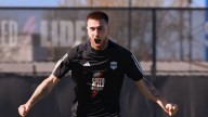 Deportivo Riestra volvió a ganar de local y superó a River como único líder de la Zona B