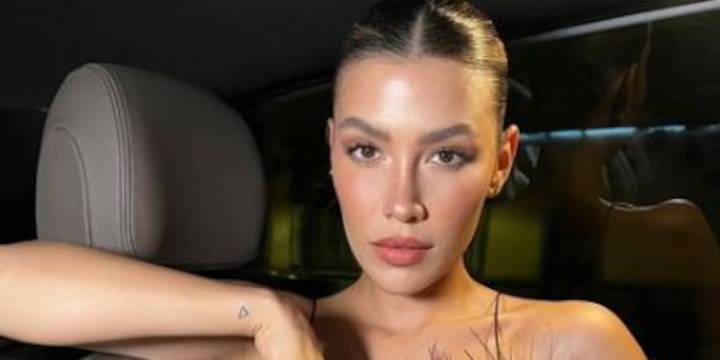 Michelle Salas reaparece con muletas tras horas de dolor: “La vida cambia”