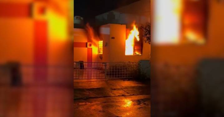 ZMG de Noche: Hombre agresivo provoca incendio de su propia casa en Zapopan