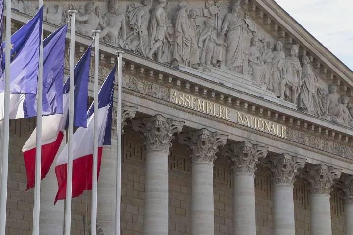 La caída de Bayrou provoca turbulencias en el mercado de la deuda a largo plazo de Francia