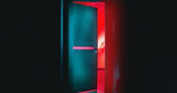 Qué significa cerrar la puerta del placard para dormir, según la psicología