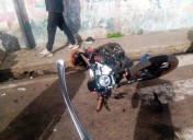 Sin control: «el niño se cayó y no tenía suficiente fuerzas para levantar la moto»