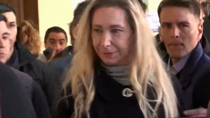 Karina Milei votó, no habló con la prensa y se fue escoltada por militantes de LLA