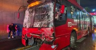 2 unidades del Metrobús chocan en el bajo puente de Xola y Tlalpan; hay 12 lesionados