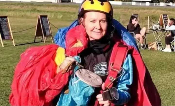 Pinamar: una mujer saltó desde una avioneta, no se abrió el paracaídas y murió