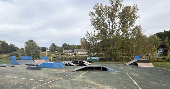Skateboarding fixtures donated for Pownal park