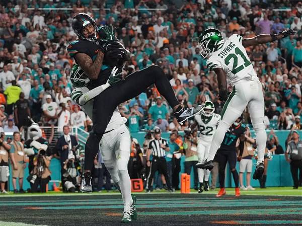 Darren Waller has 2 TDs, Dolphins beat Jets 27-21 but lose Tyreek Hill to serious leg injury