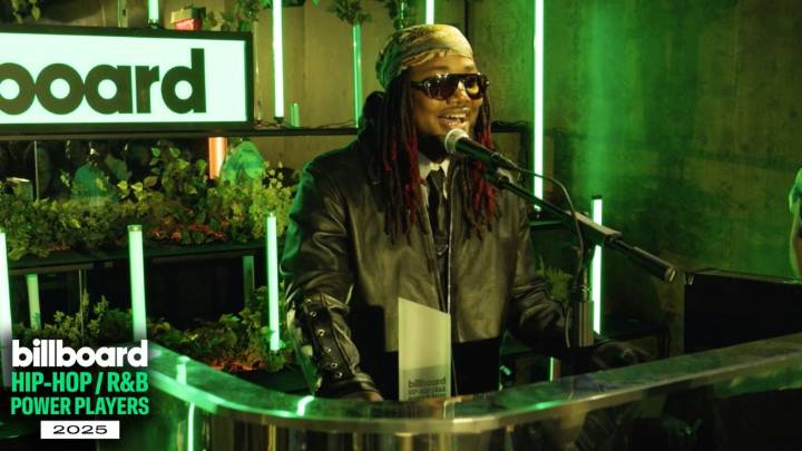 Leon Thomas Accepts the Breakthrough of the Year Award | R&B Hip-Hop Power Players 2025