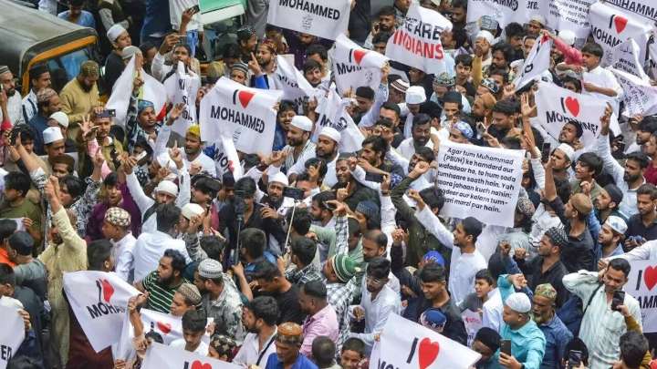 Protest against 'I Love Muhammad' graffiti on road turns violent in Ahilyanagar; 1 held, 30 detained