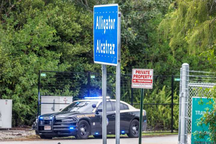 Ambientalistas avisan que persiste su batalla contra Alligator Alcatraz pese a nueva orden