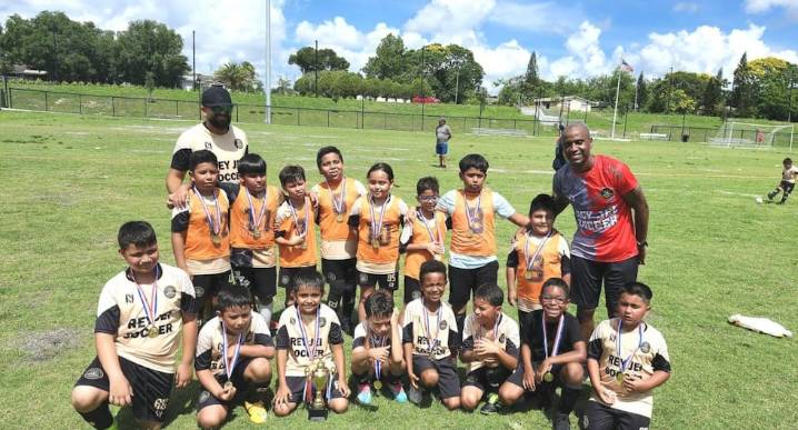 Jeickson Reyes: “El fútbol me dio alegrías, pero sufrí también de discriminación racial”