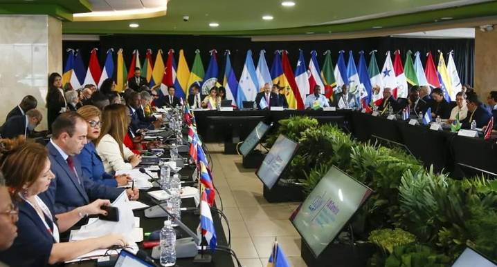 Celac pide mantener América Latina "como una tierra de paz" ante despliegue naval de Estados Unidos 