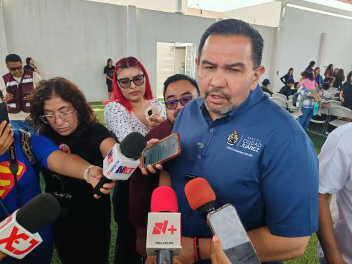 Exhorta alcalde a propietarios de autos tramitar el ecológico
