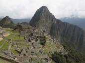 Perú: al menos 17 heridos y 1.500 turistas varados dejan protestas en la vía del tren a Machu Picchu