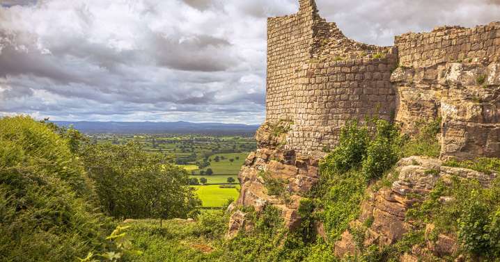 The ‘amazing’ autumn walk near Greater Manchester with a castle
