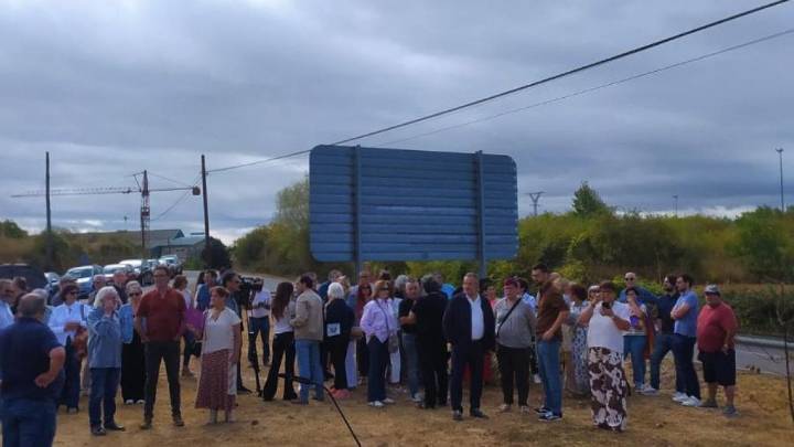Camponaraya rinde homenaje a los represaliados en la curva de Magaz de Abajo