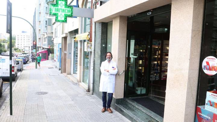 Negocios pioneros en barrios de A Coruña: "Vi a niños subir al bus en su primer día de cole y ahora son universitarios"