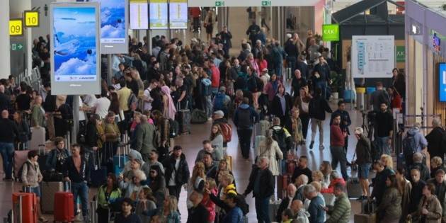 Ciberataque colapsa aeropuertos de Europa con retrasos y cancelaciones