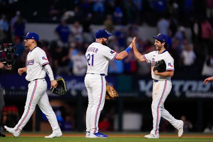 Rangers sigue peleando por un boleto de comodín