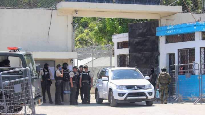 Los enfrentamientos por un motín en una cárcel al norte de Ecuador deja 17 muertos