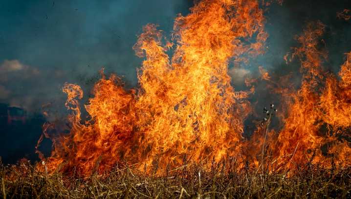 Massive Fire Engulfs Residential Houses & Cowsheds In North Kashmir’s Kupwara 