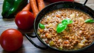 Sopa de lentejas: con la receta de la abuela, prepará este plato tan rico para disfrutar en los días que quedan de Invierno
