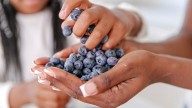 Blueberries reduce allergy symptoms, inflammation in young people, study finds