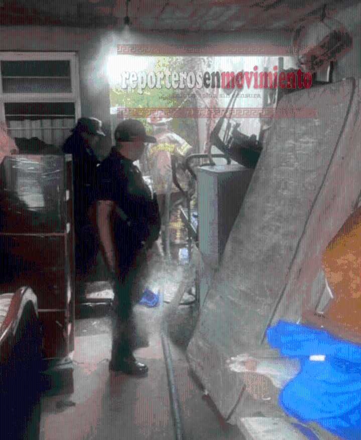 BOMBEROS SOFOCARON EL INCENDIO EN UNA CASA DE LA COLONIA 8 CEDROS; TOLUCA