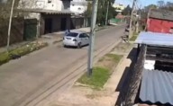 Horror en José C. Paz: atropelló y mató a un ciclista, se bajó del auto para correr a su víctima y huyó