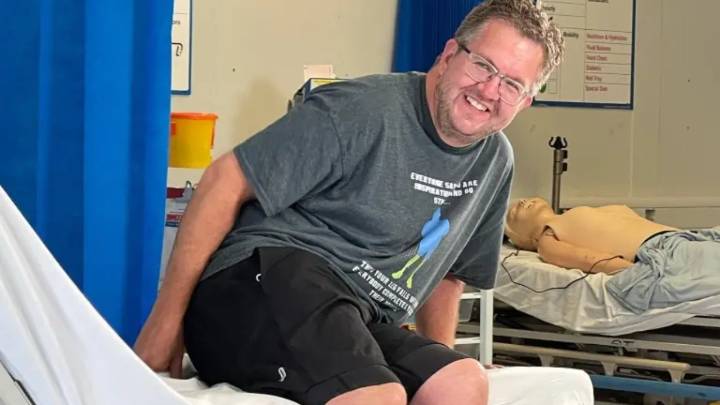 UK surgeon obsessed with amputation porn jailed after having his legs chopped off for $960,000 payday