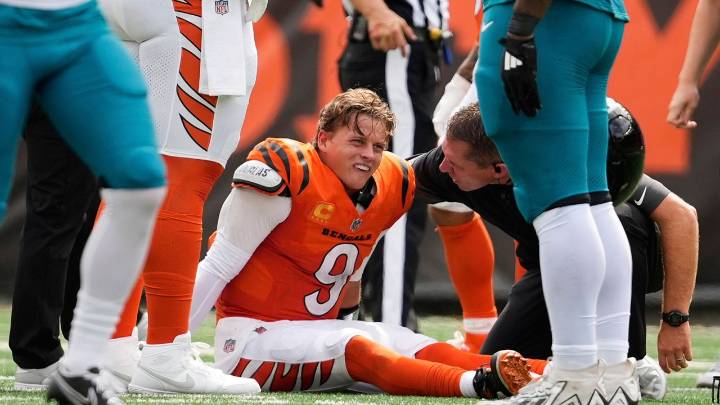 Bengals seeking opinions on Joe Burrow's toe after injury vs. Jaguars, AP source says