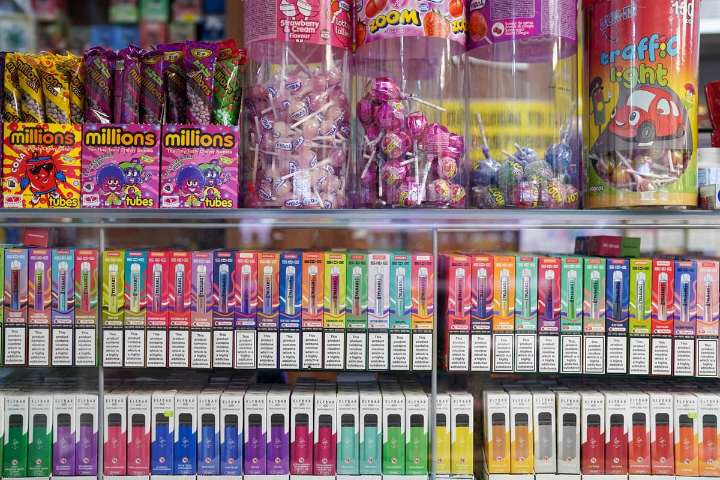 Call for plain packaging for vapes to reduce use by teenagers