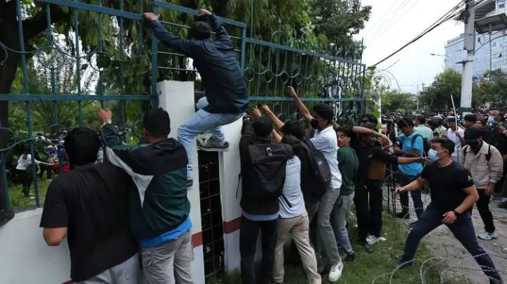 Violentos enfrentamientos en Katmandú, Nepal, dejan 19 muertos durante protestas