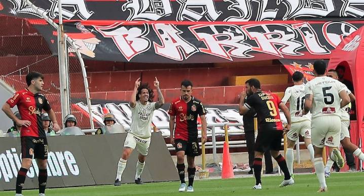 Torneo Clausura: Universitario venció 2-1 a FBC Melgar en una tarde de perros