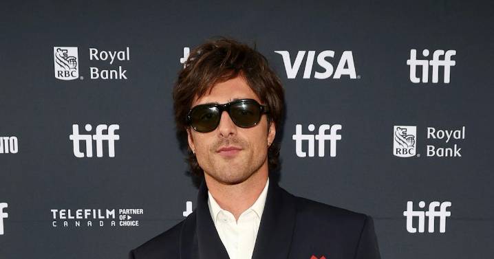 Jacob Elordi Is Bringing Back the Big, Baggy Suit