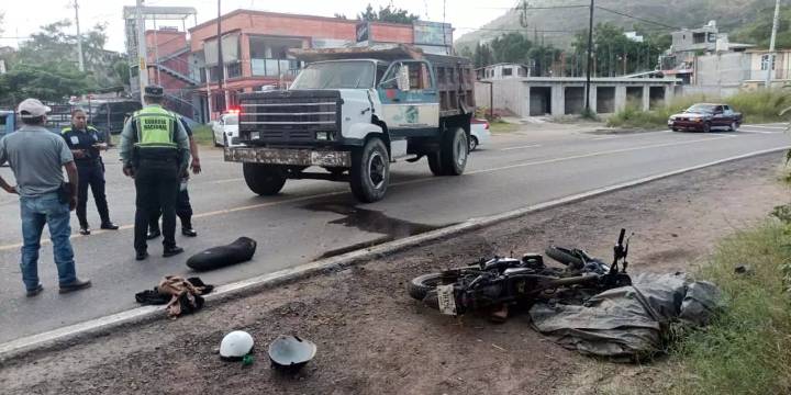Fallece motociclista a cinco días de accidente con camión